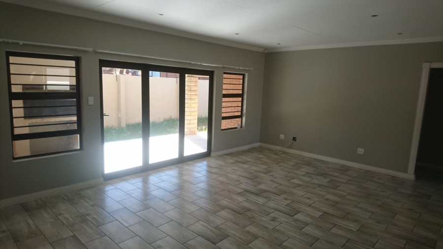 To Let 3 Bedroom Property for Rent in Hillside Free State